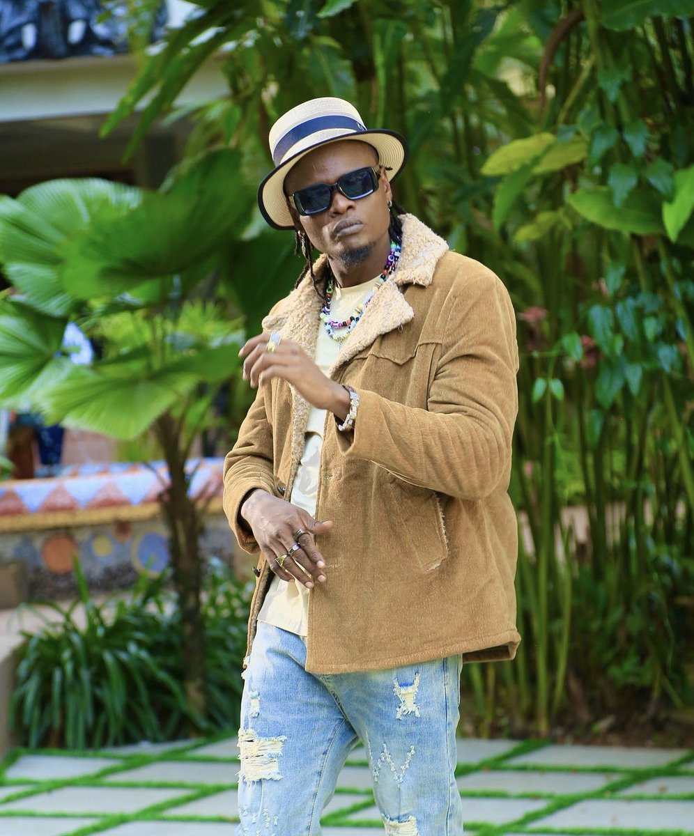 GalaxyFMUg's tweet photo. #GalaxyTop7 with @djherbertug

7. Gamba Chwii - @FeffebussiMusic 
6. Ogeza - @VictorRuzUg 
5. Forever - @JChameleone 
4. Follow - @JohnBlaqMusic 
3. Dior - @rugerofficial 
2. Akafee Che - @REMAUG1 
1. Bareke Abo - @McPallaso https://t.co/chdpzXkrJE