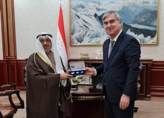 tajembkuwait's tweet photo. On December 6, 2021, the Minister of Finance of the Republic of Tajikistan Fayziddin Kahhorzoda met with a delegation of the Kuwait Fund for Arab Economic Development, headed by Director General Marwan al-Ghanim, that is on a working visit to Tajikistan. https://t.co/Wbdo0IqVnC