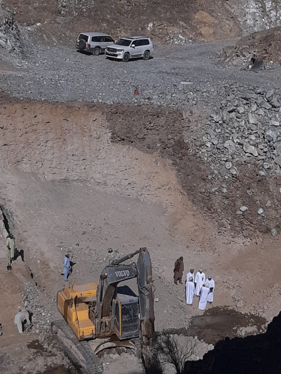 وفي إطار الزيارات الإشرافية والمتابعة قام صباح اليوم الخميس الموافق ٢٣/١٢/٢٠٢١ مجموعة من مهندسي دائرة السدود بوزارة الثروة الزراعية والسمكية وموارد المياه بزيارة للسد للوقوف على سير العمل بالمشروع ،ومتابعة تنفيذ الاشتراطات والمعايير الهندسية لتصميم السد