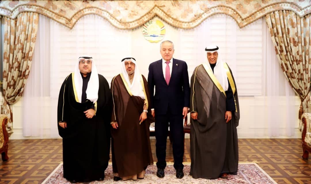tajembkuwait's tweet photo. On December 6, 2021, the Minister of Foreign Affairs of the Republic of Tajikistan, Sirojiddin Muhriddin, met with the Director General of the Kuwait Fund for Arab Economic Development, Marwan al-Ghanim. https://t.co/RJsiO6ETe6