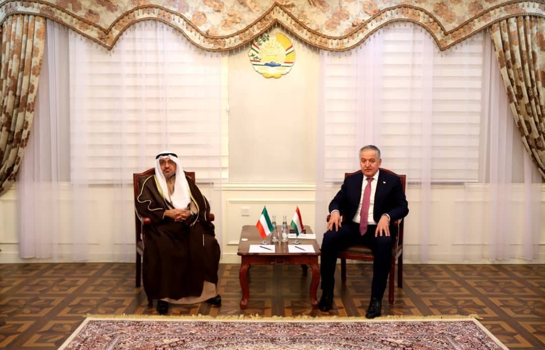 tajembkuwait's tweet photo. On December 6, 2021, the Minister of Foreign Affairs of the Republic of Tajikistan, Sirojiddin Muhriddin, met with the Director General of the Kuwait Fund for Arab Economic Development, Marwan al-Ghanim. https://t.co/RJsiO6ETe6