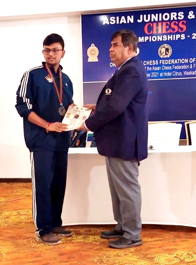 Dibyendu Barua (@dibyendubarua) on Twitter photo Congratulations <a href="/MitrabhaGuha/">Mitrabha Guha</a> on winning Silver medal at Asian Junior 2021
Wish you the very best for World Rapid and Blitz 2021 Congratulations <a href="/MitrabhaGuha/">Mitrabha Guha</a> on winning Silver medal at Asian Junior 2021
Wish you the very best for World Rapid and Blitz 2021