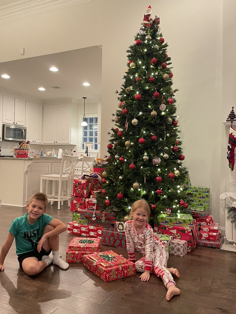 Happy HALLidays! 🎅🏼🎄❤️