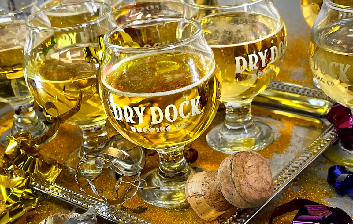 ColoradoTable's tweet photo. ET TU, BRUT? Dry Dock launching 2 beers for celebrating the New Year

 https://t.co/8Z04jH8oMV 

#CraftBeer #COfoodie #AuroraCO https://t.co/HTicPQmYhB