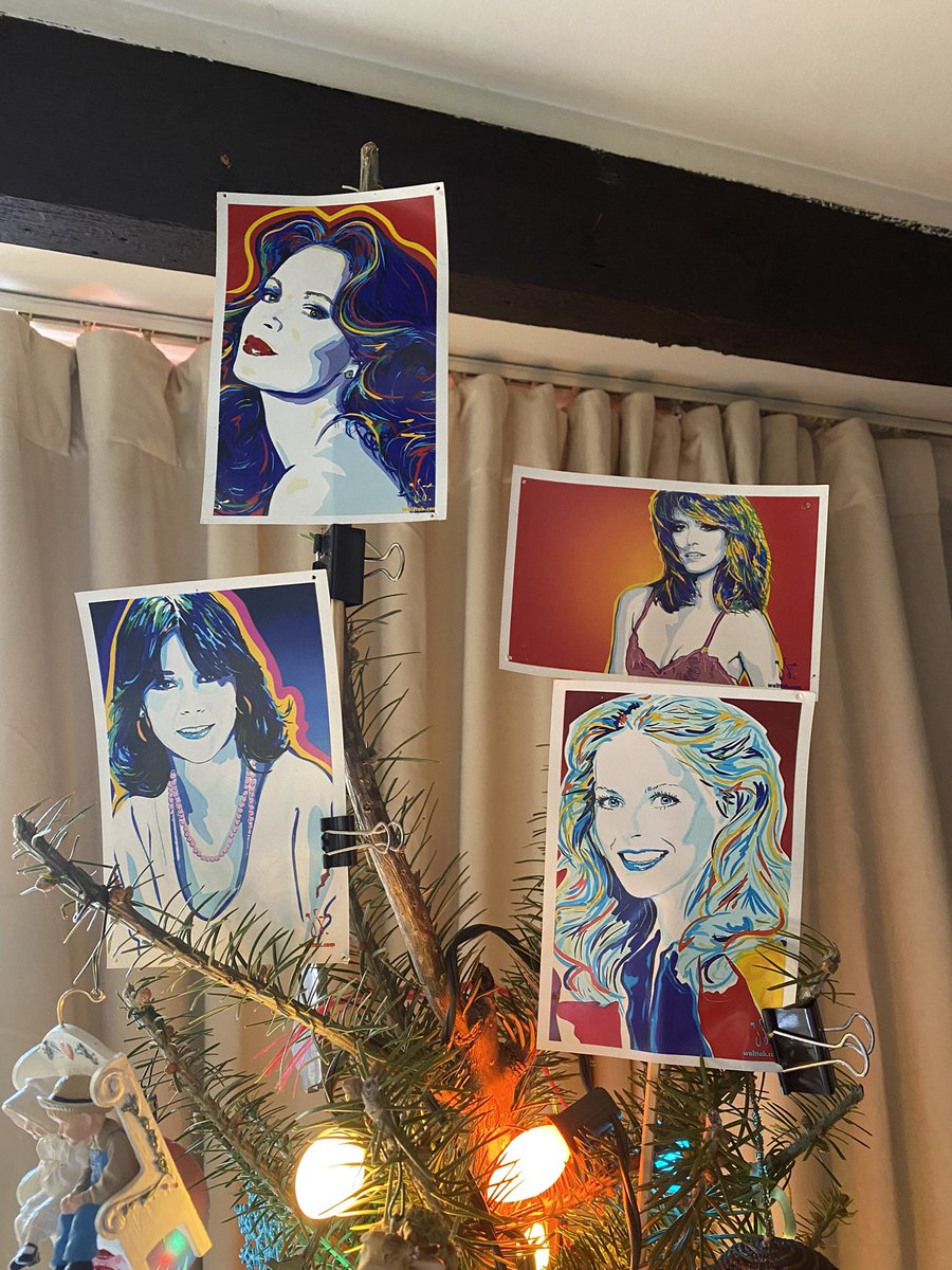 raymondkenny2's tweet photo. @realjaclynsmith The top of my Christmas tree merry Christmas to you and your family #AskJaclyn https://t.co/dCDSUU9U40