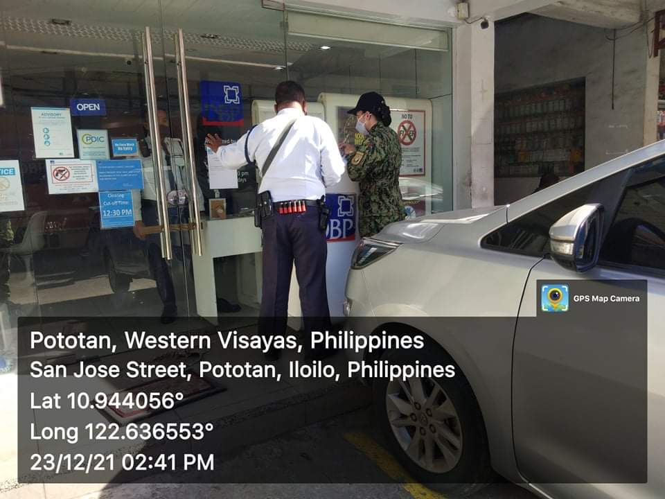 pototanilo2PNP's tweet photo. Conducted dialogue and police presence in banking institution in AOR.
#TeamPNP
#SecurityMeasure https://t.co/7Q1oEjACoZ