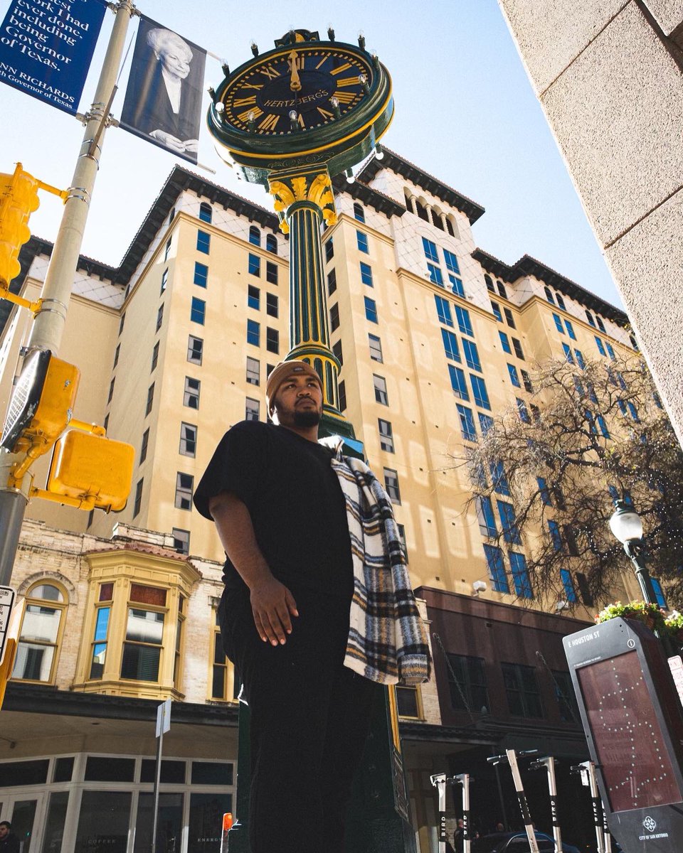 TheGreat9neZr0's tweet photo. Life moves too fast to Press pause 🦋
•
•
•
📸- @BlaiseRison https://t.co/VUd3Bx0uGx