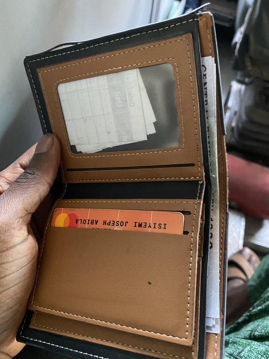 isiyemi_1's tweet image. I got my wallet back intact 💃😅, Thank you soo much @aniediudo 

#devfestlagos2021