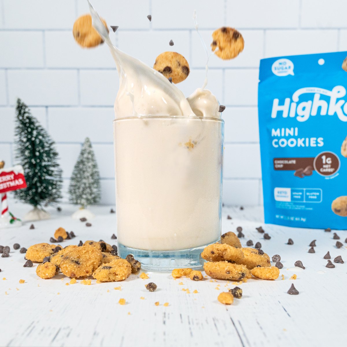 highkeysnacks's tweet photo. 𝙇𝙄𝙆𝙀 this photo if you will be leaving out some HighKey cookies for Santa tomorrow 🎅🍪

#HighInAwesomeNotSugar #HighKeySnacks #betterforyou #healthysnacks https://t.co/wjJWPvH4Ak