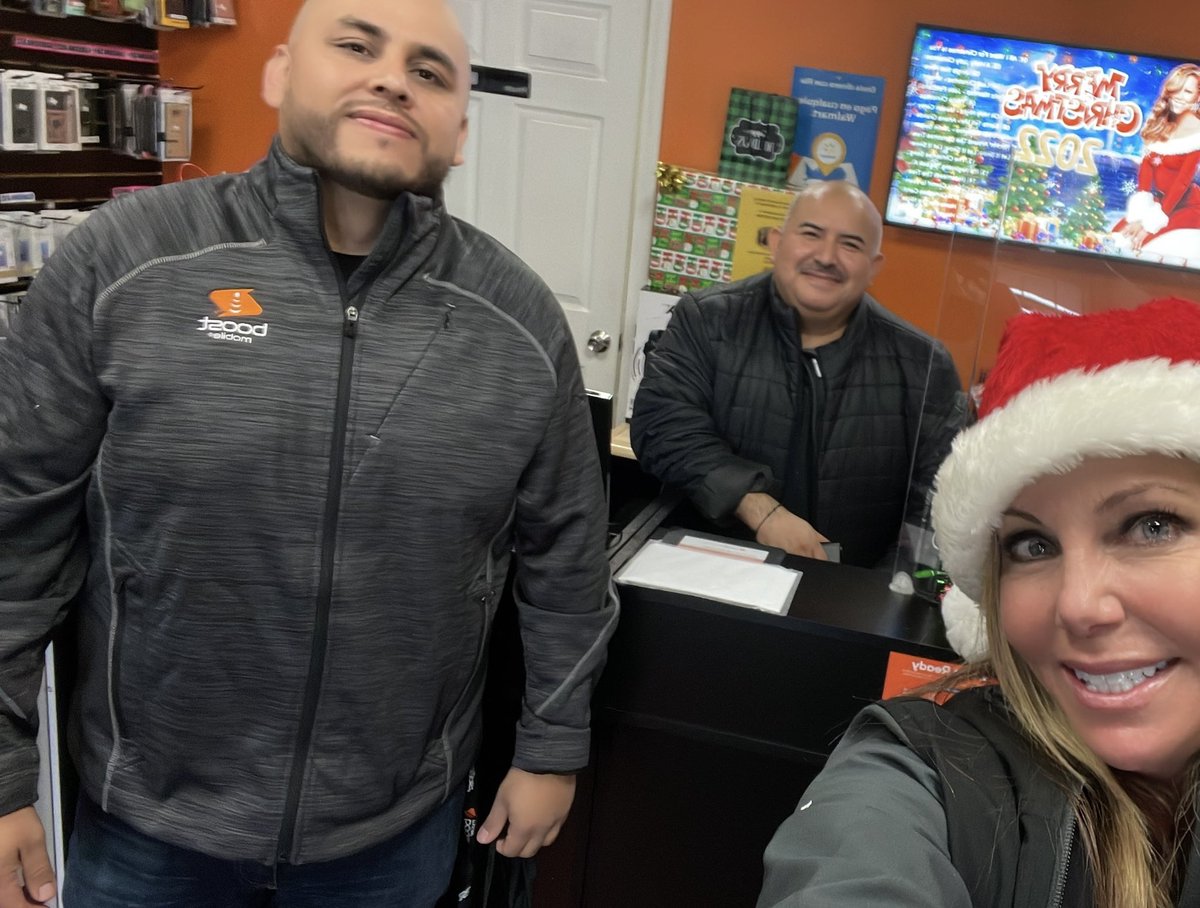 Side by side selling with Boost Mobile! Supporting our partners together! Happy Holidays!🎄📱📱
#MarceoNation 
<a href="/Mel_Marceco/">📲💎Melissa- Marceco 💎📲</a>