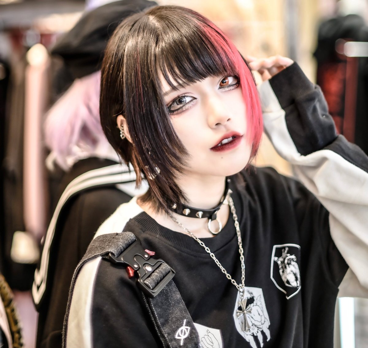 DVT_official's tweet photo. https://t.co/YyVnQu4TNp

DVT newitem
「血盟｣

ミドル丈バイカラー裏毛TOPS

・フロントブラック
・フロントホワイト

フリーサイズ

¥9000+tax

model @9a___na https://t.co/8KAsnIUdDH