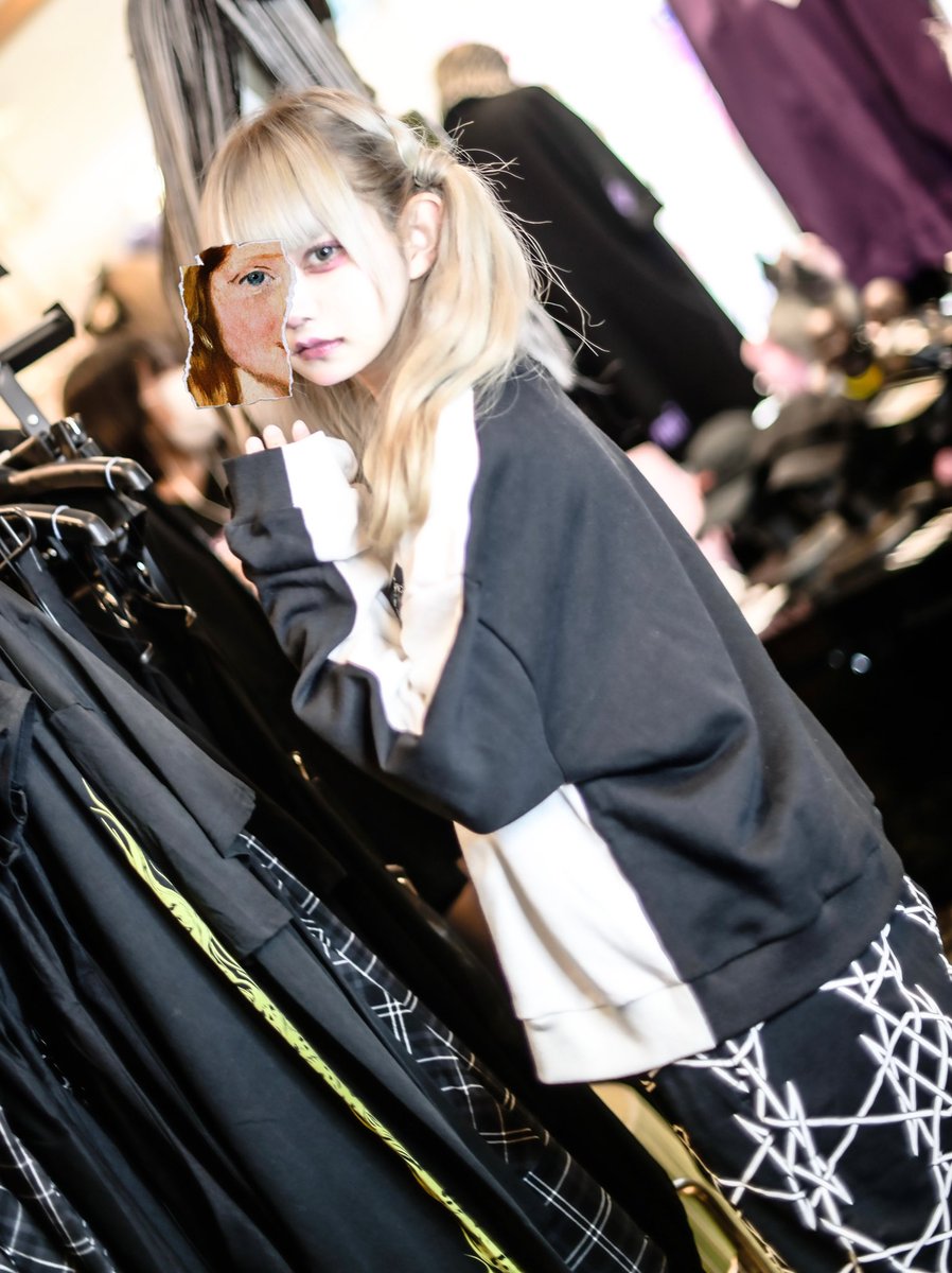 DVT_official's tweet photo. https://t.co/YyVnQu4TNp

DVT newitem
「血盟｣

ミドル丈バイカラー裏毛TOPS

・フロントブラック
・フロントホワイト

フリーサイズ

¥9000+tax

model @eringiparadise https://t.co/1E3wsgqyMW