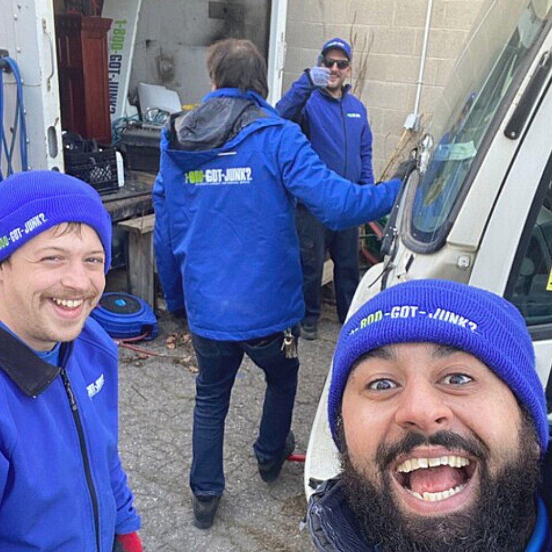 1800GOTJUNKOTT's tweet image. You're not the only one happy to see your junk go - our friendly and cheerful team members are too! 😊 We love what we do (and we think you will too).

#JunkRemoval #Ottawa #GotJunk