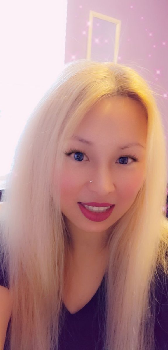 GamerGirlKitana's tweet photo. Time for a surprise #stream guys i haven't been streaming too much recently been more or less chilling but i always miss you guys! 😘 #goinglive #gamergirl #leagueoflegends #leagueofleaguesstreamer #summonerrift #customgames come kick it with me 💜💙 https://t.co/CoJoQhXII6
