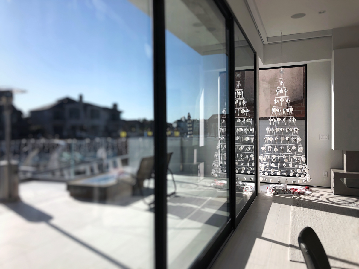 MYDstudio's tweet image. Happy Holidays + Merry Christmas from MYD studio! 
[mydstudio.com/blog/modern-wh…] #modernchristmastree