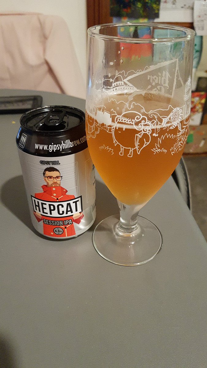 LennyDale's tweet photo. #12BeersofChristmas for 12 years of marriage to @Veeech comes to an end...#11 last night is not a picture of me on the can ๐คฃ but saved the best until last... #12 was a belter...saved for #Lampoons https://t.co/xzAaofyFBN