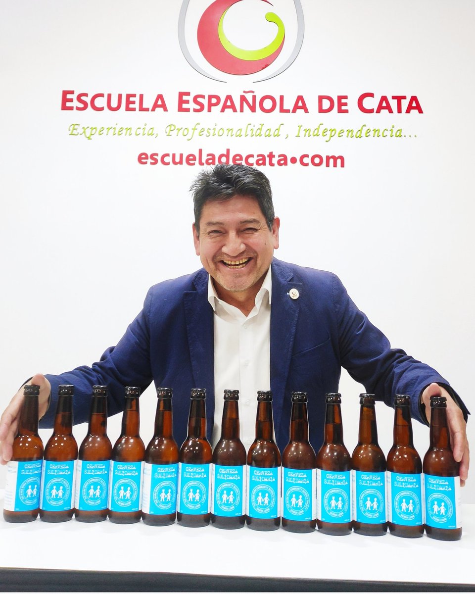 Felices de contribuir a través de sus cervezas solidarias con nuestros amig@s de <a href="/taninosasesinos/">Taninos Asesinos SL</a> en su proyecto @escuelasdewarawara en Sierra Leona (África). #FelicesFiestas 🎄🎄🎄🎄