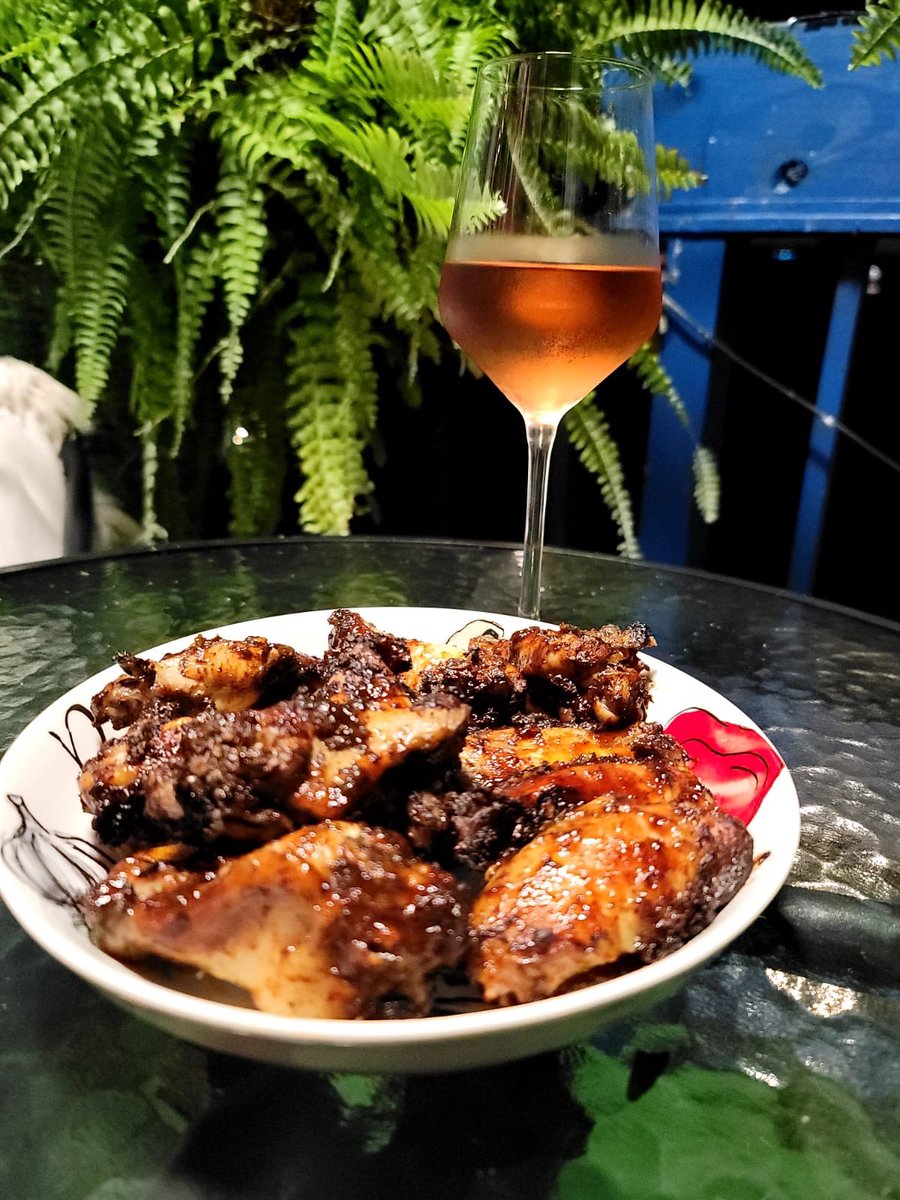 Wine pairs well with wings too!

Savory Jerk BBQ Honey Garlic wings served with a fruity Rosè is a worthy pairing to indulge in.

#thirstythursday #wine #wings #happyhour #winepairings #cheers