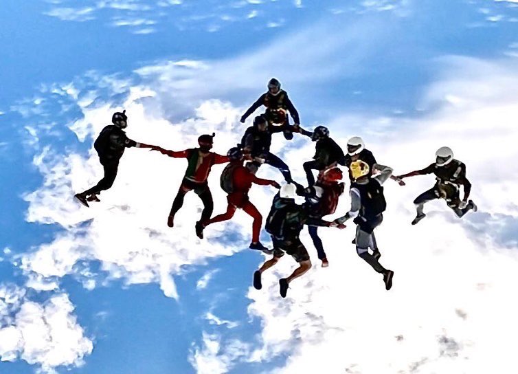 sndpy's tweet image. ¡Nuevo récord nacional de 11 atletas en caída libre!

Desde la Secretaría Nacional de Deportes celebramos el nuevo récord nacional de 11 atletas en caída libre vertical que se realizó en la Drop Zone Free Spirit de la ciudad de Ypacarai.