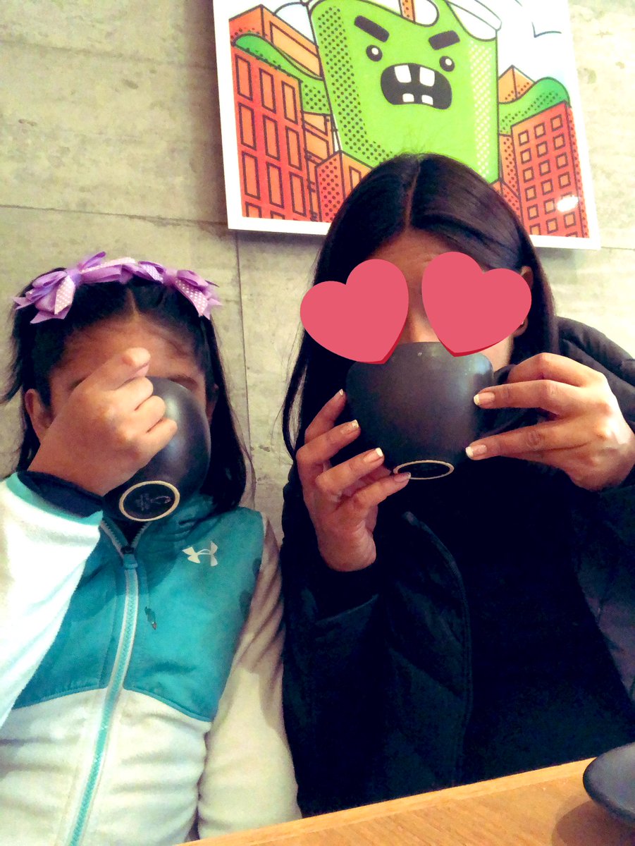 🤣 vale la pena despertar temprano 💜💜 lo mismo la mamá lo mesmo la hija 🤪 súper rico  #chocolatetime  😋somos unos glotones 💜🌲🥰🥰🥰