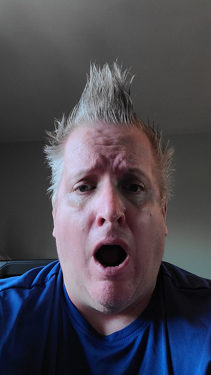 NeutralZoneCamJ's tweet photo. Always have funky hair after my treadmill sesh
Merry Christmas
From,
#ElfCam https://t.co/sm6yExmqMu