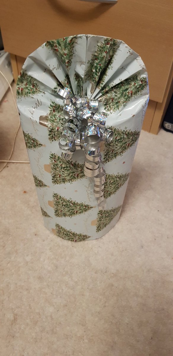 monkeyopera's tweet photo. Wrapping presents hard mode https://t.co/CR5mA4kgAa