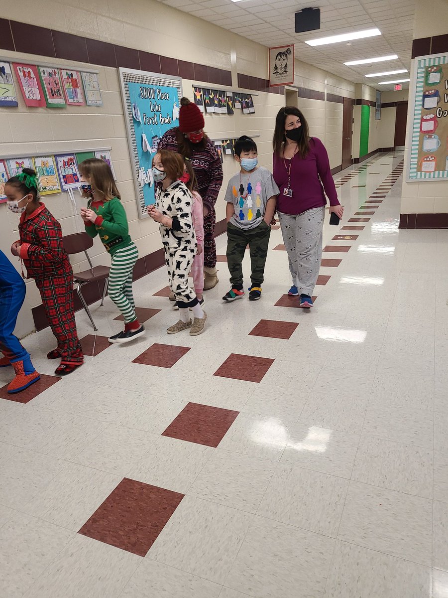 Polar Express parade! <a href="/bethelspringsgv/">BSES</a> @Joglush