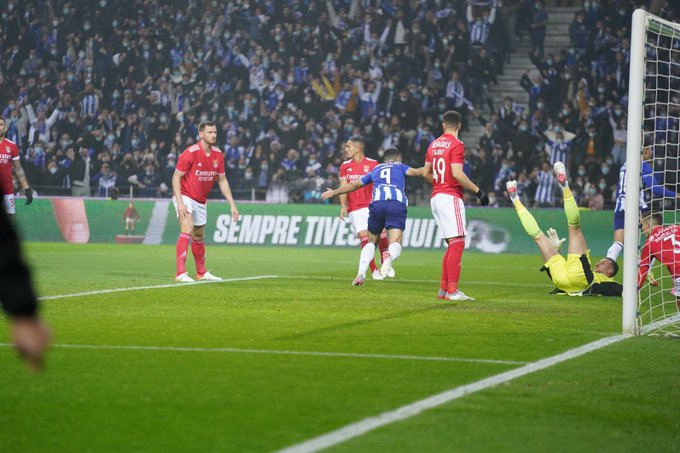 Parabéns ao FC Porto.

Justíssimo.

Muito mais equipa que o Benfica.