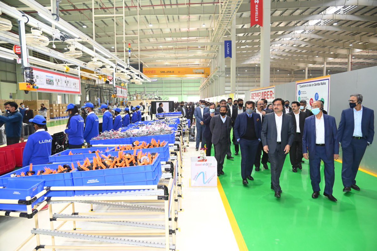 amitabhk87's tweet photo. Gr8 example of #MakeInIndia  &amp; #AtmanirbharBharat  ! Delighted to visit @havellsindia air conditioning &amp; washing machine plant at Ghiloth in Rajasthan. Unique model of smart manufacturing using Industry 4.0 practices with Robotics, IOT, augmented reality &amp; digital automation. https://t.co/XGbvyfap9o