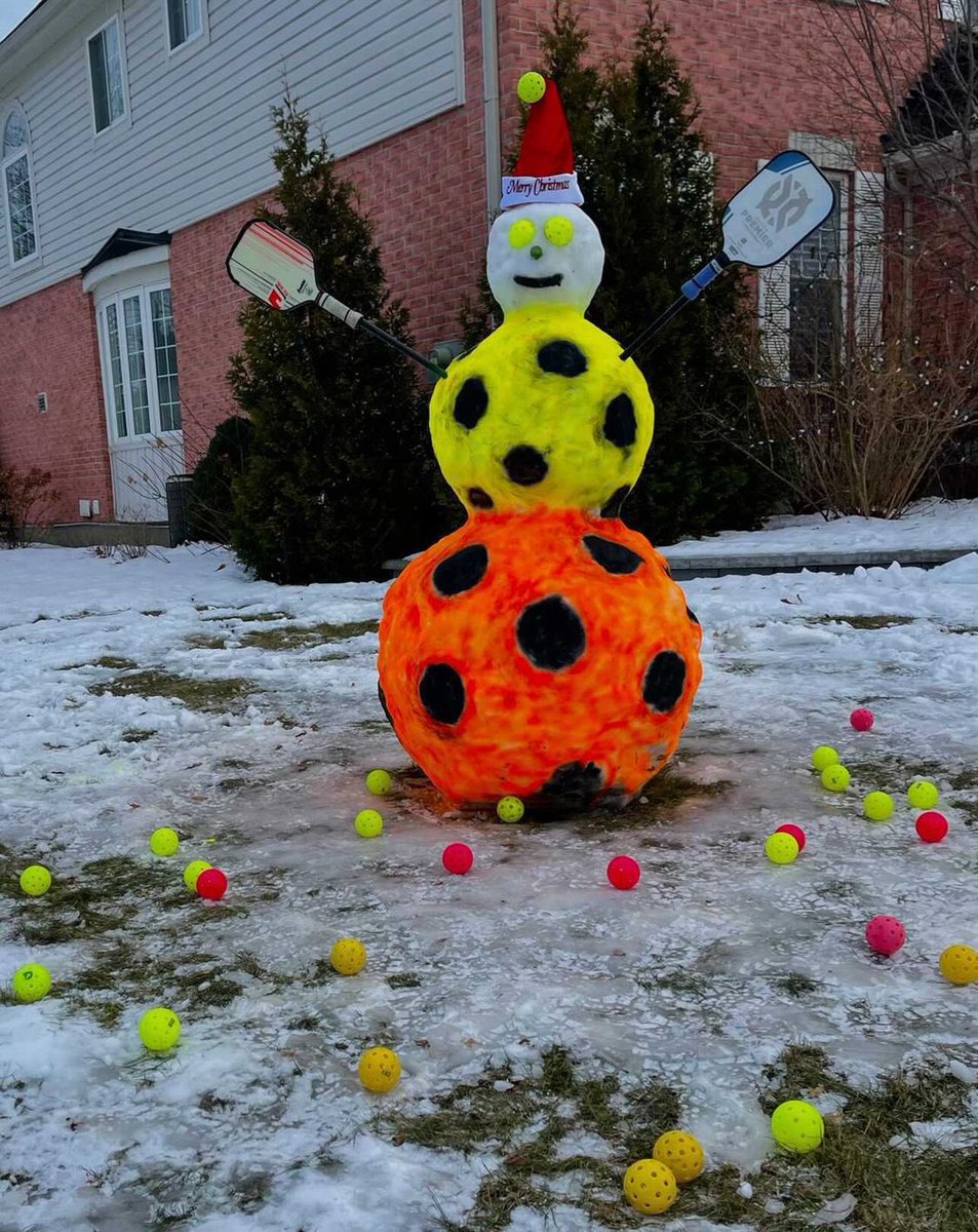 PickleballCA's tweet photo. C'est l'hiver qui commence!
Comment vous amuserez-vous dans la neige cette saison?!

It's the first week of winter! How are you having fun in the snow this winter? ☃️❄️ https://t.co/igVC00GwDt