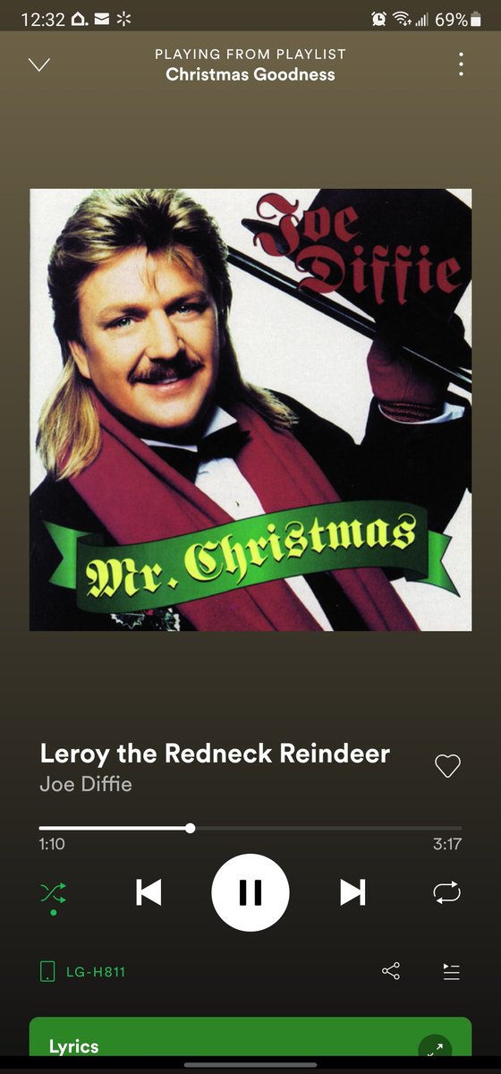 bighead3185's tweet photo. Listening to @mattmoscona favorite Christmas song 🤣 https://t.co/rNmXJpaqMl