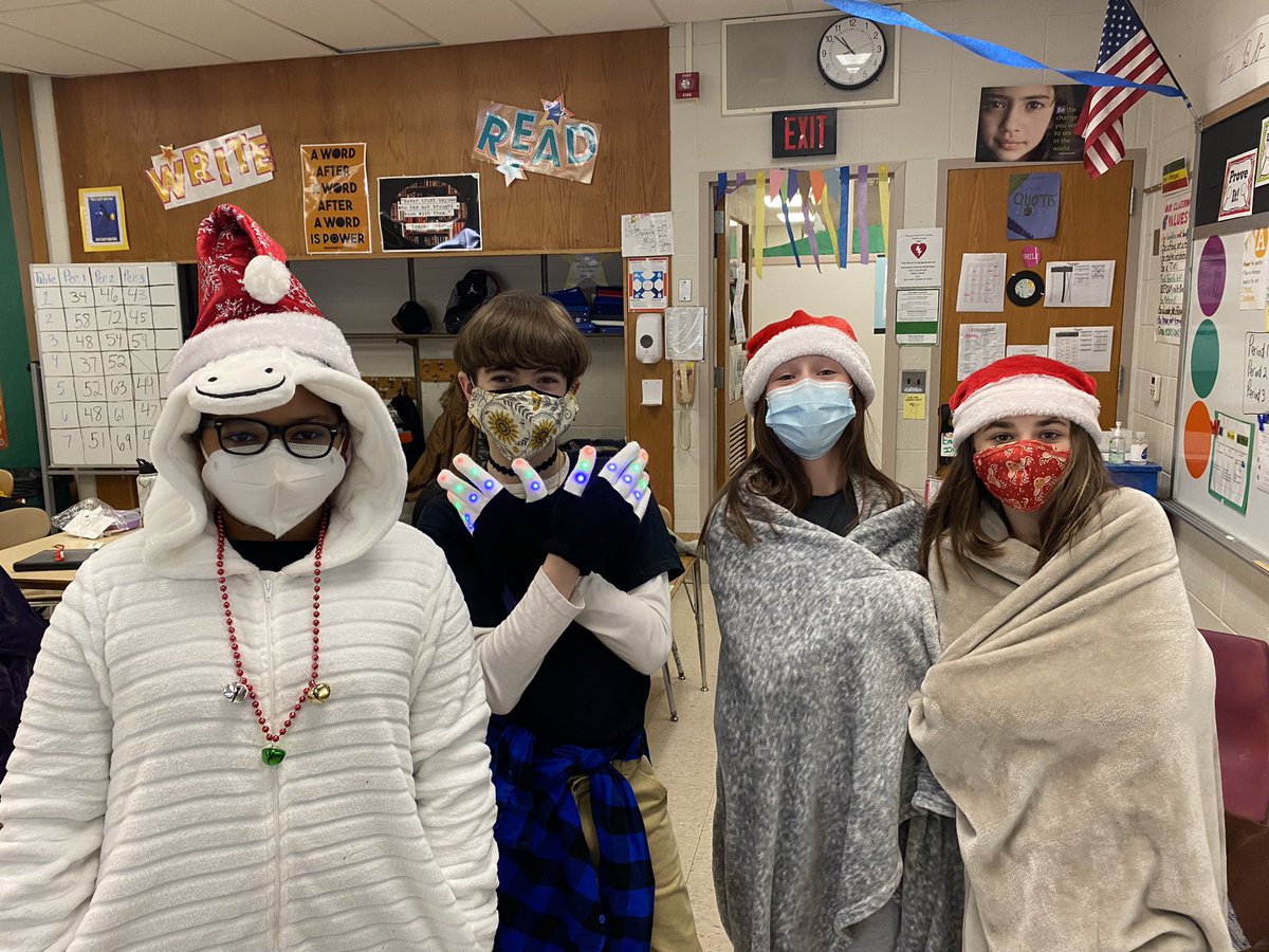 6thGradeSquad's tweet photo. Happy Holidays from your favorite 6th graders! #OPsharks #6thgradesquad https://t.co/IRrJyAZKjS