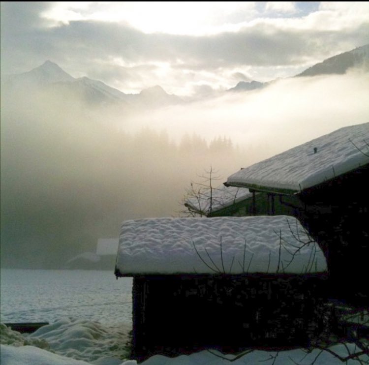 Wishing all Association members and their loved ones, and the wider 10 Squadron family , a happy and peaceful Christmas. Here’s to a better 2022! 🎄🎁🎄

(Image (c) <a href="/LydiaJane13/">Jane Gulliford Lowes</a> )