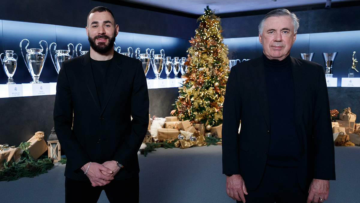 realmadrid's tweet photo. 🎄 @Benzema x @MrAncelotti 🎄 https://t.co/KMotNh3CeT