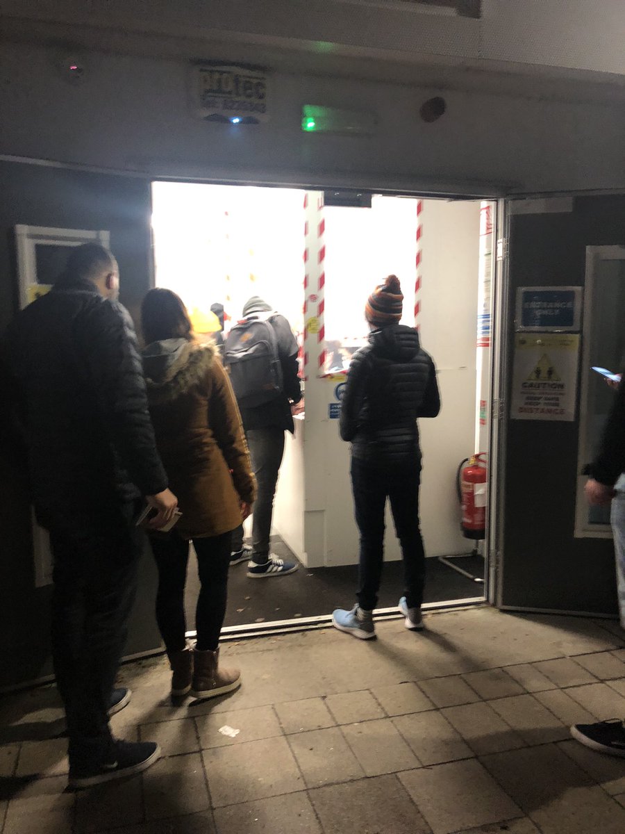 RoseKeane16's tweet photo. I see the entrance, almost 2.5 hrs later 😭 https://t.co/IZt3UIPn7W