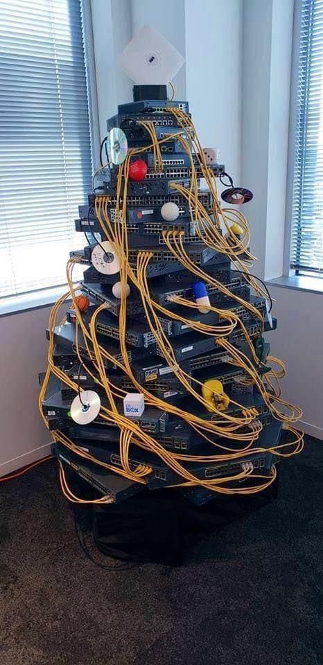 PMNetworking's tweet photo. Wij wensen iedereen hele fijne kerstdagen, en (alvast) een gelukkig nieuwjaar!  #merryxmas https://t.co/7LHsjysBIH