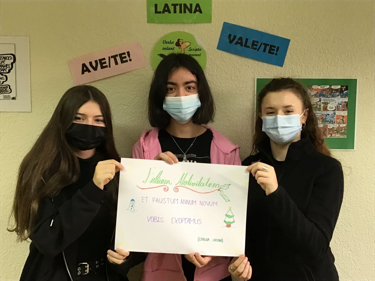 CarmelitasSC_VG's tweet photo. Ikasleen eleaniztasuna sustatzea da gure helburuetako bat. Batxilergoko 1. mailako "latina" irakasgaiko ikasleek ere Gabon zoriontsuak opa dizkigute eta baita urte berri on bat ere!
#Urte #berri #on https://t.co/Y619aXdWV4