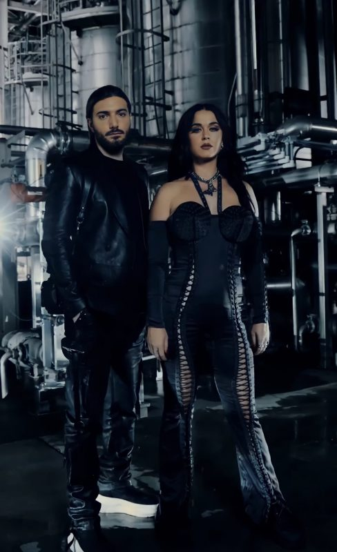 AlessoCharts's tweet photo. Listen to @portalmellogang Official Playlist featuring songs by @Alesso, @katyperry, @marshmellomusic, @Zedd, @IAmAlanWalker and @BeckyHill.

RT this tweet and Comment #STREAMALEKATY

https://t.co/sM8t2qKfXY https://t.co/5EfZB0tvIf