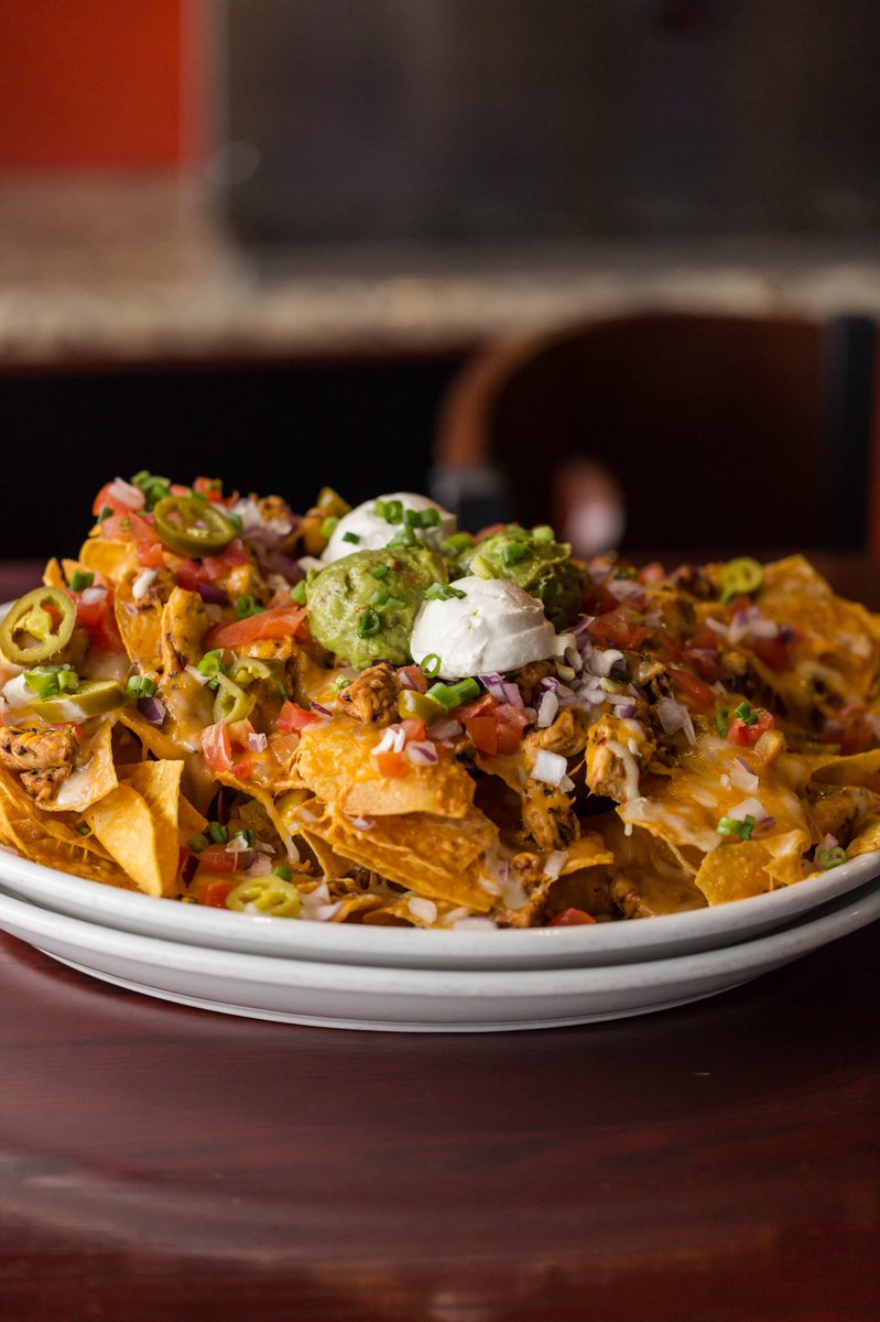 Feliz Navidad ❤️🇲🇽🎄Come enjoy some loaded fajita chicken nachos with us today!