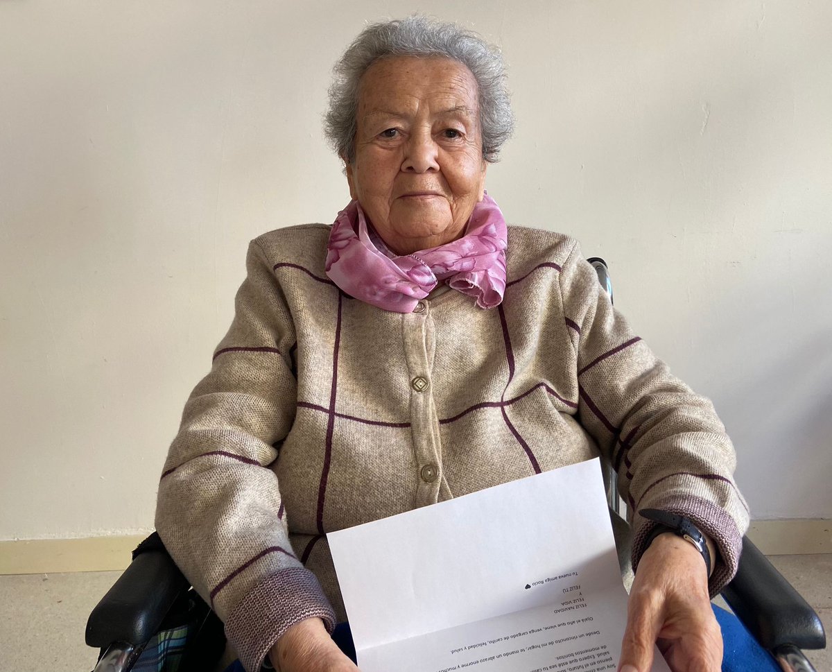 adoptaunabuelo's tweet photo. ¡Ya estamos llegando a la recta final de esta iniciativa solidaria! 💙 María ya tiene su mensaje de Navidad y queremos que muchos más abuelos reciban el suyo 💌 ¡Escribe tu carta! https://t.co/iwPSvWFuhY #cartaparaunabuelo #felicidadenunsobre https://t.co/tPgBFBZdyB