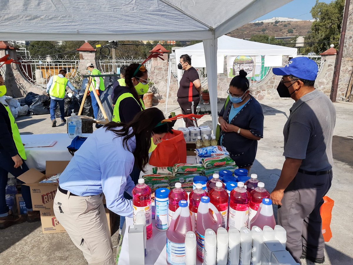 geeci_mx's tweet photo. Primera gran jornada de acopio llevada acabo el día miércoles 15 de diciembre en la parroquia San Pedro Apóstol Barrientos Edomex en alianza GEECI CEMEX Impacto Social en el #centrocomunitariobarrientos  en donde logramos acopiar más de 700kg de residuos de envases HDPE y PET ♻️ https://t.co/fhZnMJm6JV