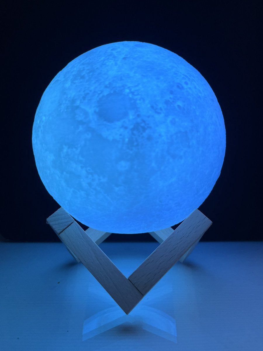 CamayaBlue's tweet photo. In love con mi Luna https://t.co/wM8Imvb1yO