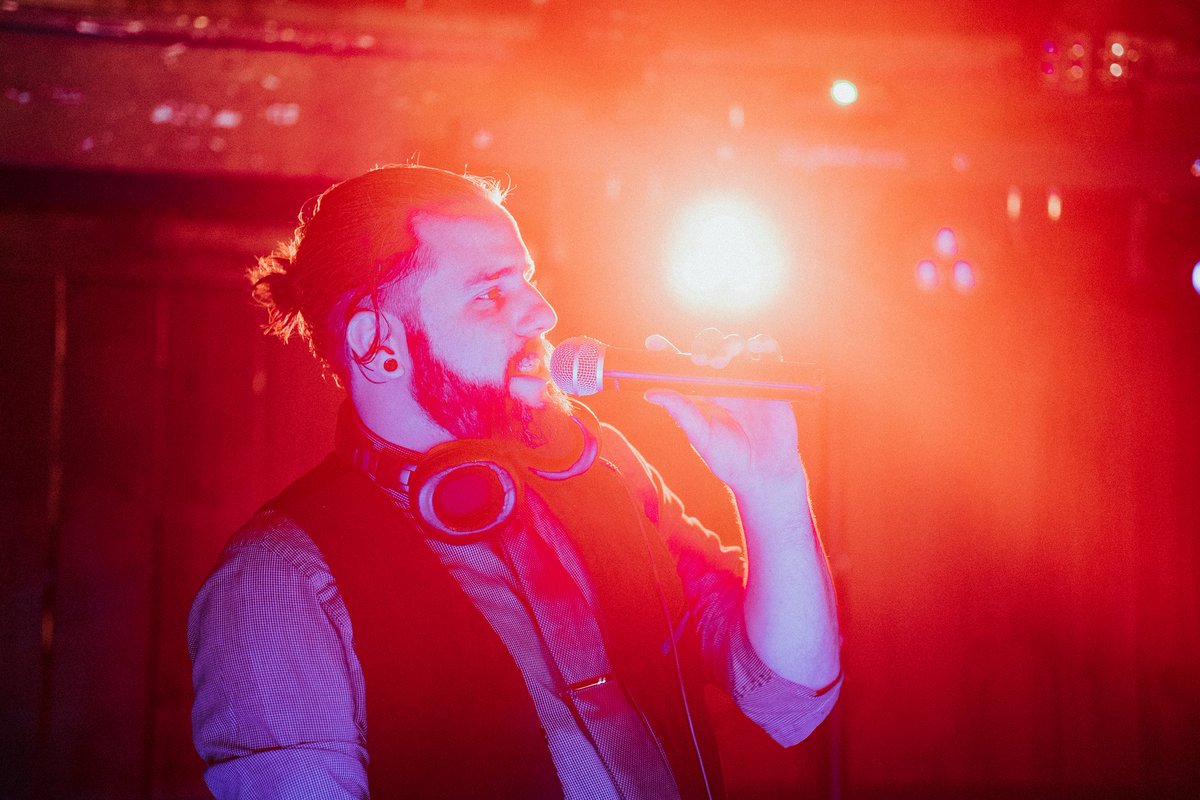 stephen_ellis93's tweet photo. I have the best job ever...#dj #dancingdj #entertainer #performer https://t.co/25R6CdgjUp