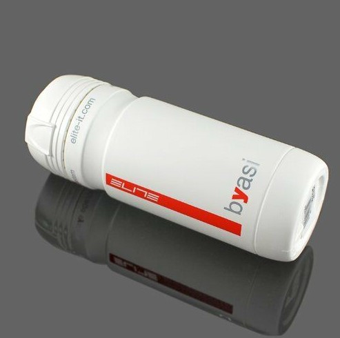 Una práctica botella para llevar herramientas.
El diseño, los materiales y las características son exactamente los que se encuentran en las botellas deportivas, aunque Byasi es una botella para maletín de herramientas.
#byasielite #bottle #botella #portaheramientas #ciclismo