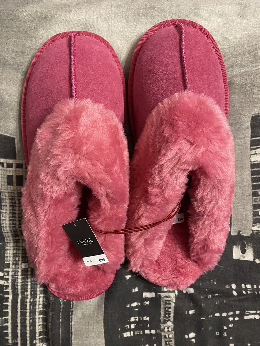 Sarah85Jane's tweet photo. New slippers grey ones I got last week and the pink ones just arrived today https://t.co/OckwyIKiAO