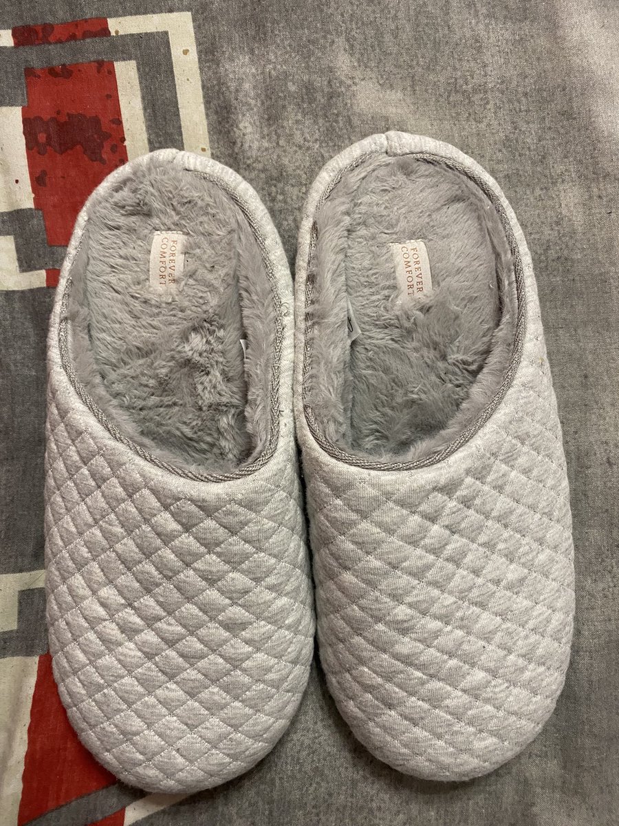 Sarah85Jane's tweet photo. New slippers grey ones I got last week and the pink ones just arrived today https://t.co/OckwyIKiAO
