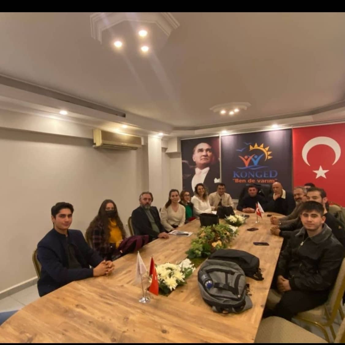 Haftalık olağan yönetim kurulu toplantımızı gerçekleştirdik. Sosyal kültürel ve farkındalık yaratacak yeni etkinliklerimiz ile yeni yıla hazırız. 
#Bendevarım 
#etkinlikzamanı 
#yeniyıl