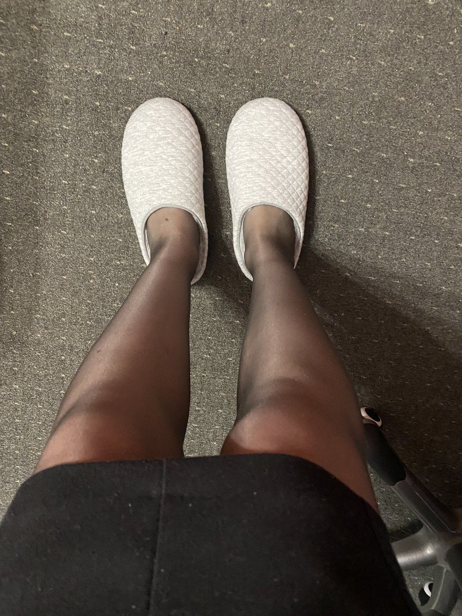 Sarah85Jane's tweet photo. Photos of me wearing both pairs tell me which ones you prefer https://t.co/PqMRL5r5gZ