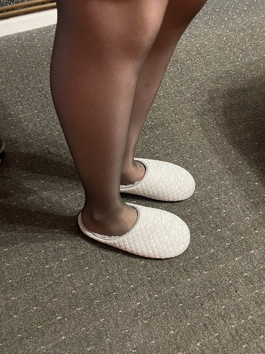Sarah85Jane's tweet photo. Photos of me wearing both pairs tell me which ones you prefer https://t.co/PqMRL5r5gZ
