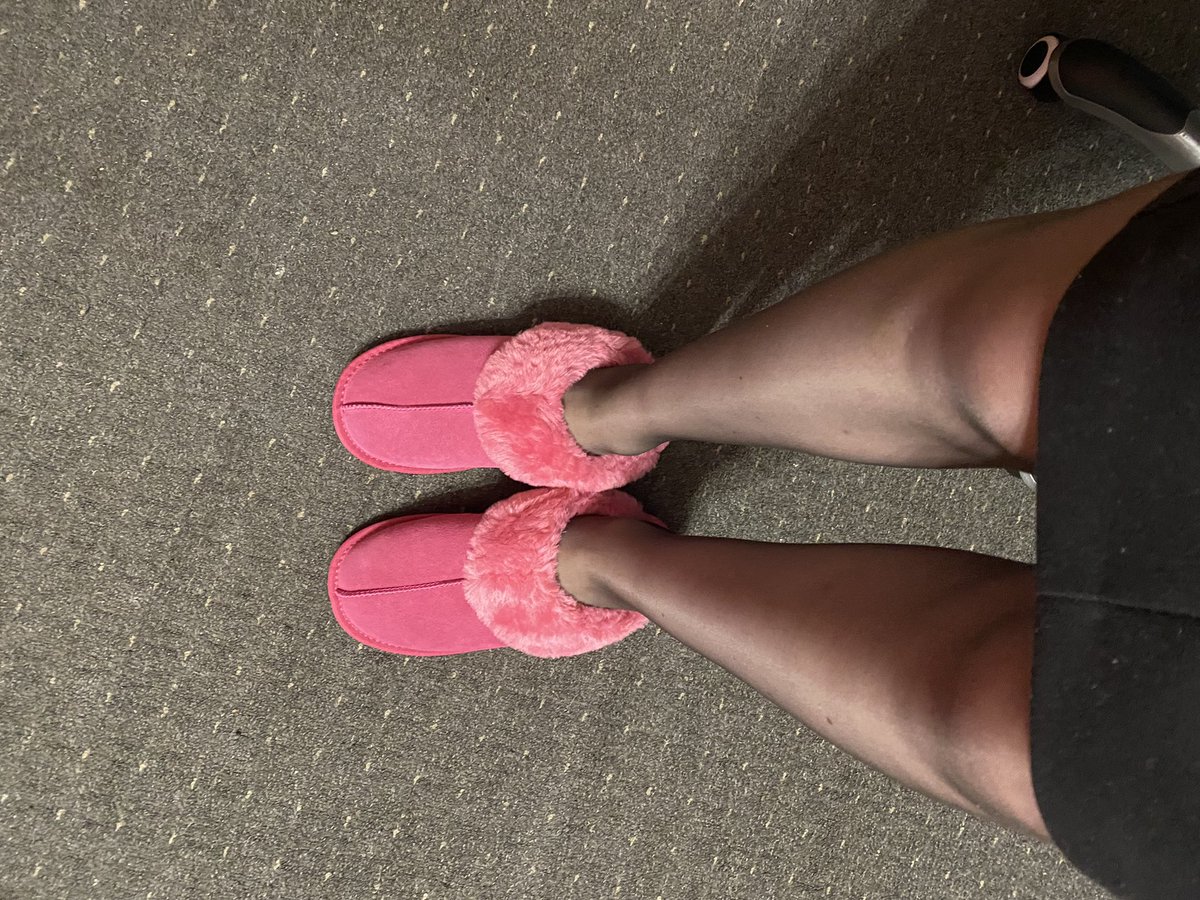 Sarah85Jane's tweet photo. Photos of me wearing both pairs tell me which ones you prefer https://t.co/PqMRL5r5gZ